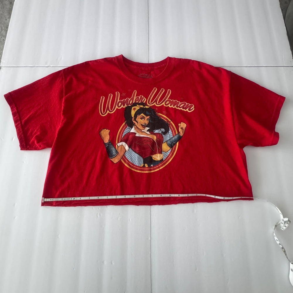 Wonder Woman Bombshells Graphic Crop Top Forever 21 Red Size L NWT